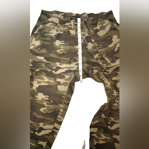 Almost Famous Women Size Large Green Camo Denim - Picture 4 of 8